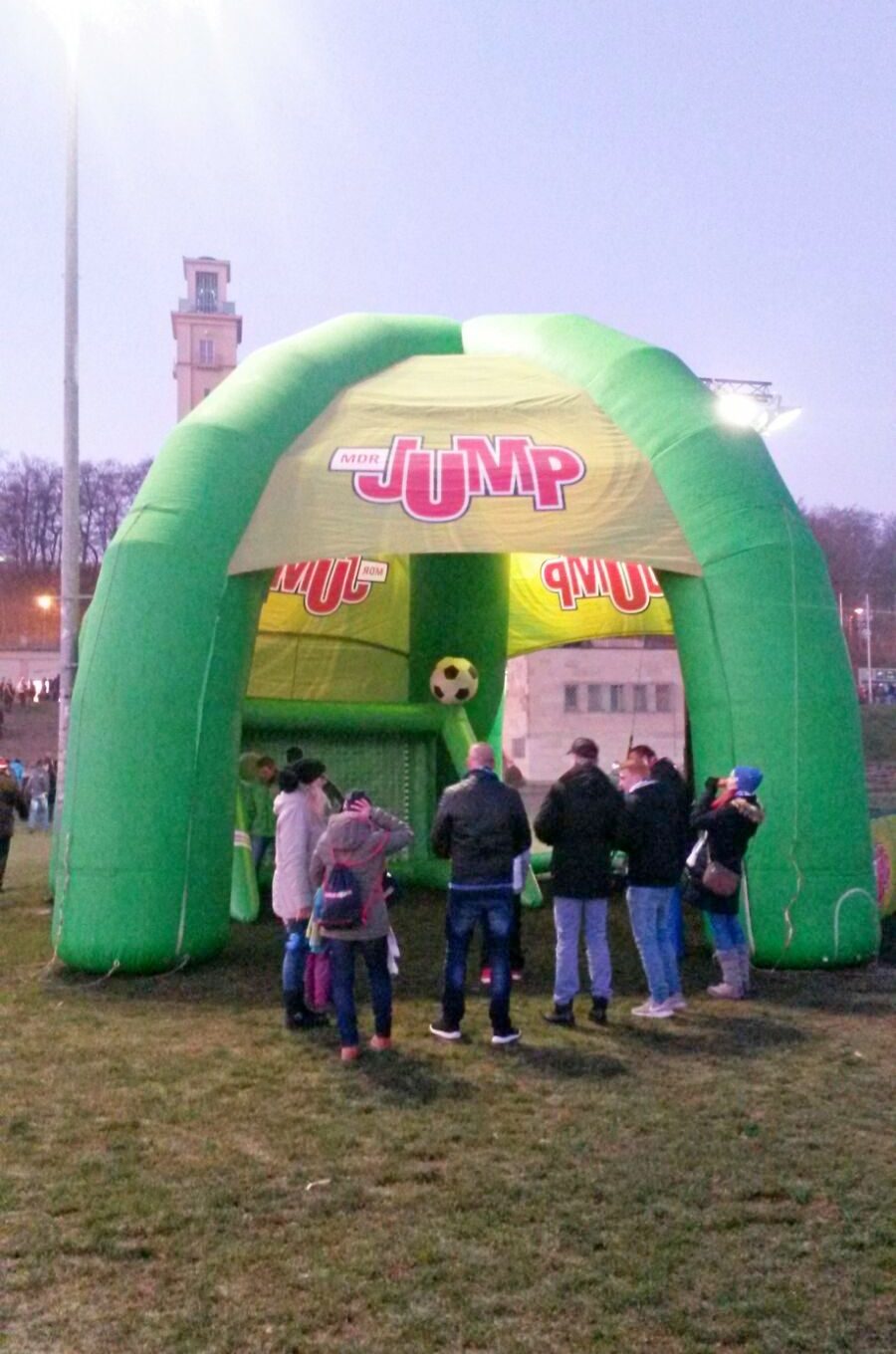 Torwand mit Jump Radio bei RB Leipzig